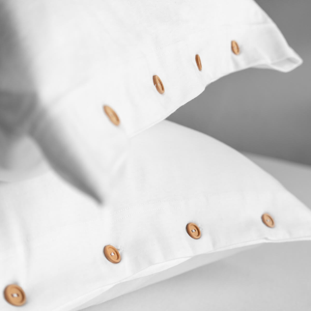 PURE WHITE DREAM PILLOWCASE Wooden Buttons