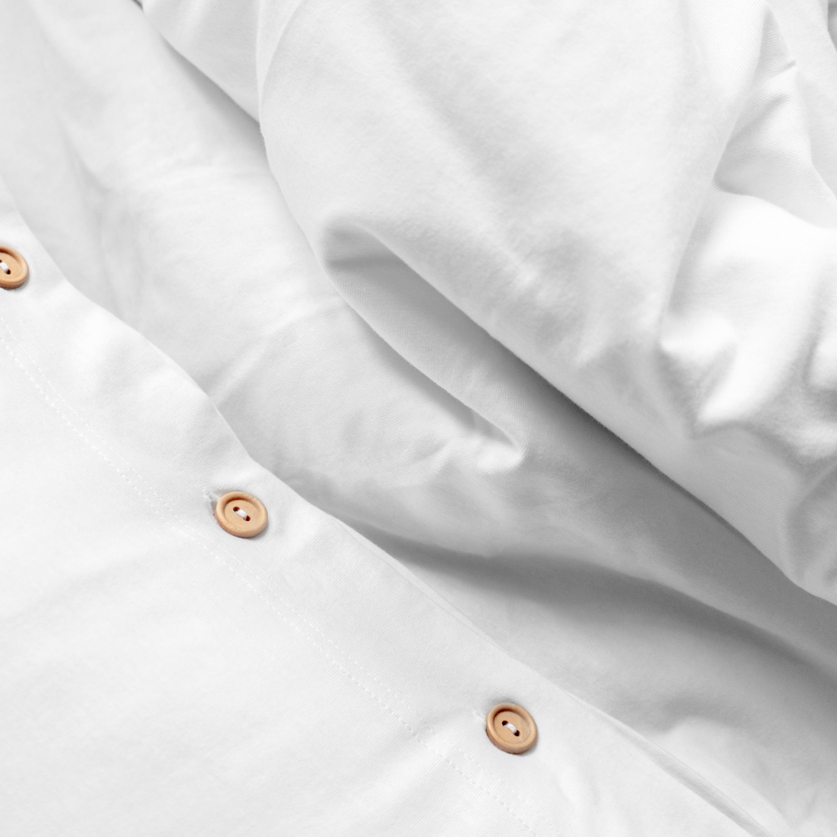 PURE WHITE DREAM PILLOWCASE Wooden Buttons